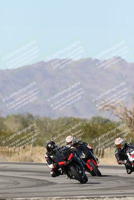 media/Dec-01-2025-Moto Forza (Mon) [[2daa91e15f]]/3-Beginner Group/Session 3 (Turn 3)/